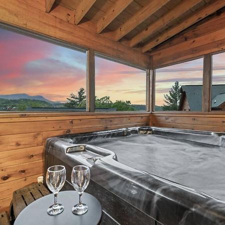 Cozy Cabin In The Smokies!!! Fully Furnished And Complete With Community Indoor And Outdoor Pools And Spas, Game And Fitness Rooms As Well As A Private Hot Tub Pigeon Forge Εξωτερικό φωτογραφία
