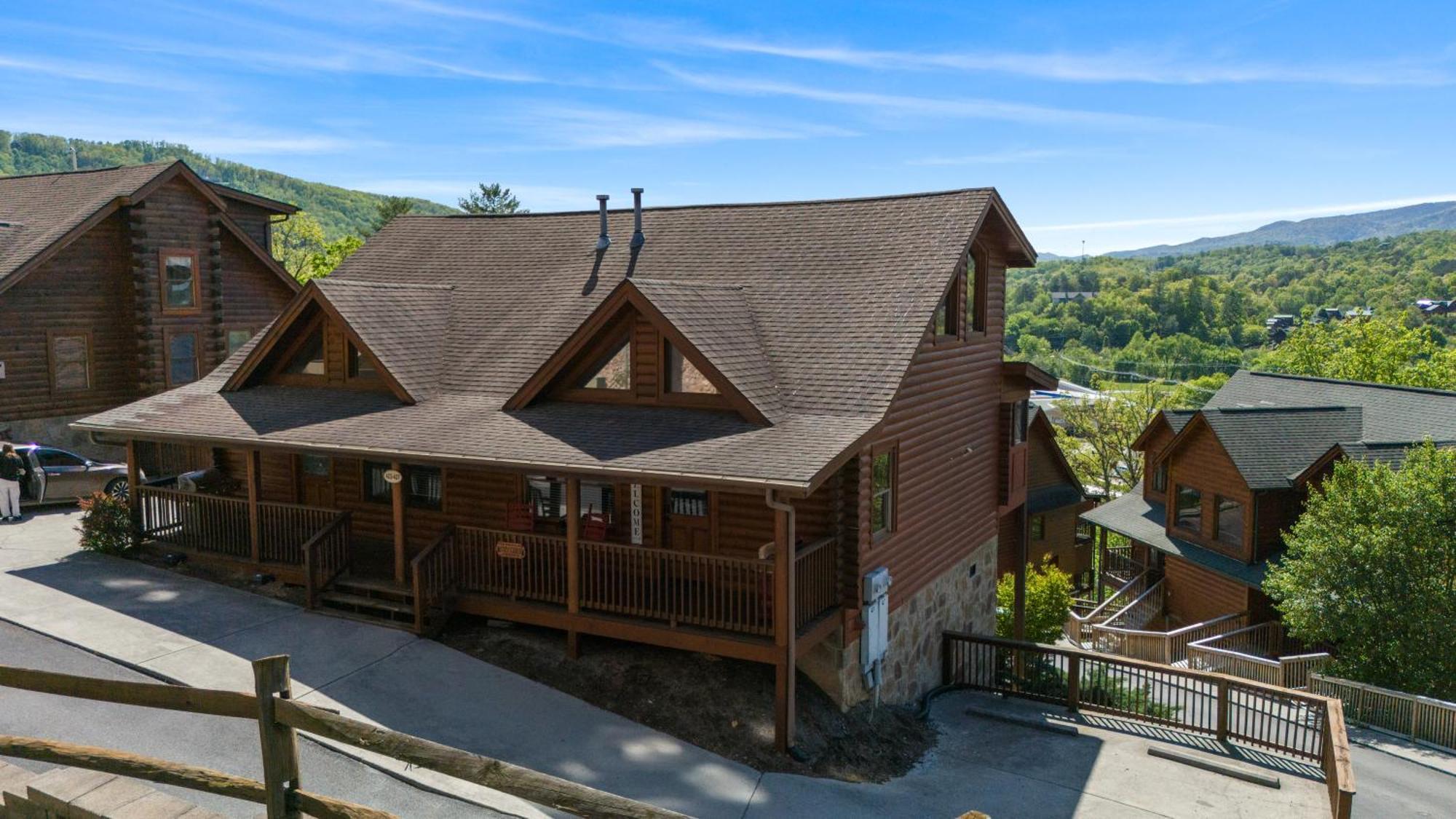 Cozy Cabin In The Smokies!!! Fully Furnished And Complete With Community Indoor And Outdoor Pools And Spas, Game And Fitness Rooms As Well As A Private Hot Tub Pigeon Forge Εξωτερικό φωτογραφία
