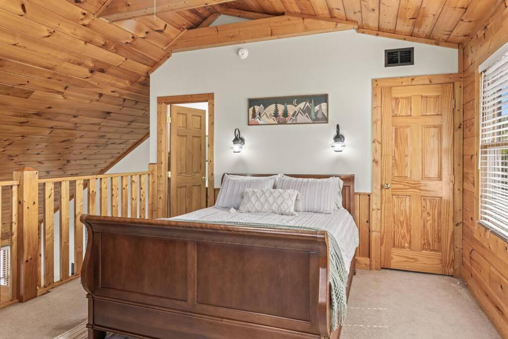 Cozy Cabin In The Smokies!!! Fully Furnished And Complete With Community Indoor And Outdoor Pools And Spas, Game And Fitness Rooms As Well As A Private Hot Tub Pigeon Forge Εξωτερικό φωτογραφία