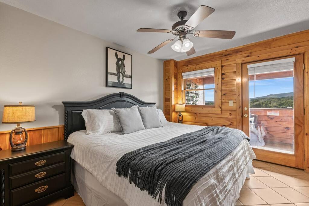 Cozy Cabin In The Smokies!!! Fully Furnished And Complete With Community Indoor And Outdoor Pools And Spas, Game And Fitness Rooms As Well As A Private Hot Tub Pigeon Forge Εξωτερικό φωτογραφία