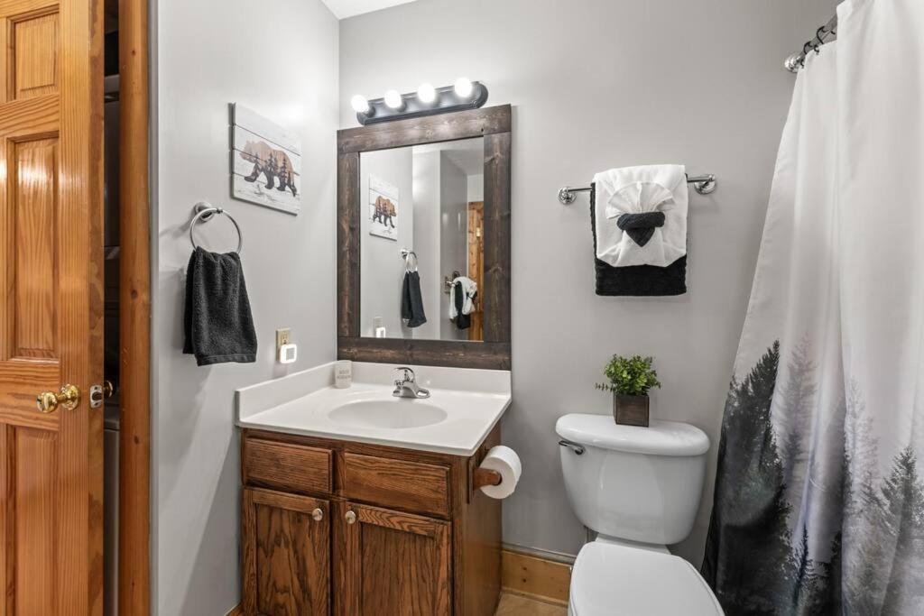 Cozy Cabin In The Smokies!!! Fully Furnished And Complete With Community Indoor And Outdoor Pools And Spas, Game And Fitness Rooms As Well As A Private Hot Tub Pigeon Forge Εξωτερικό φωτογραφία