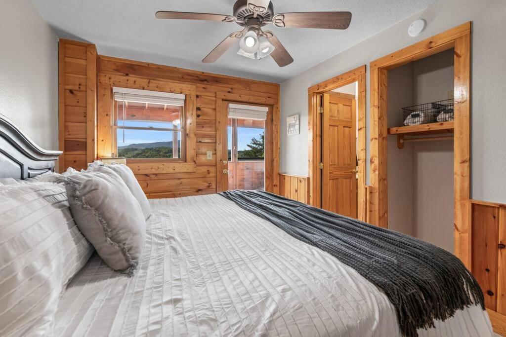Cozy Cabin In The Smokies!!! Fully Furnished And Complete With Community Indoor And Outdoor Pools And Spas, Game And Fitness Rooms As Well As A Private Hot Tub Pigeon Forge Εξωτερικό φωτογραφία