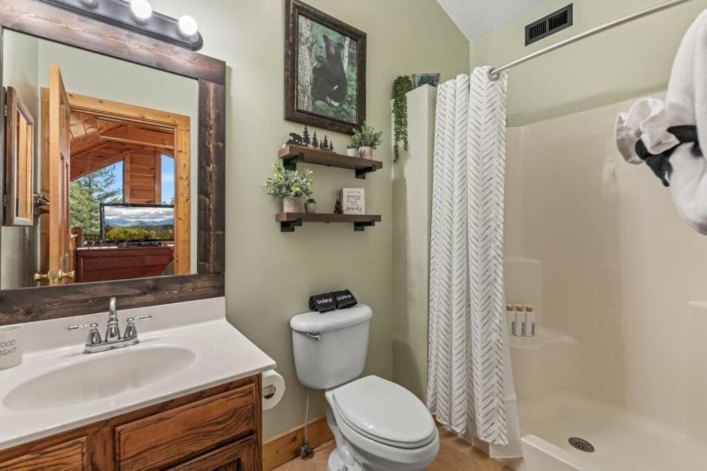 Cozy Cabin In The Smokies!!! Fully Furnished And Complete With Community Indoor And Outdoor Pools And Spas, Game And Fitness Rooms As Well As A Private Hot Tub Pigeon Forge Εξωτερικό φωτογραφία