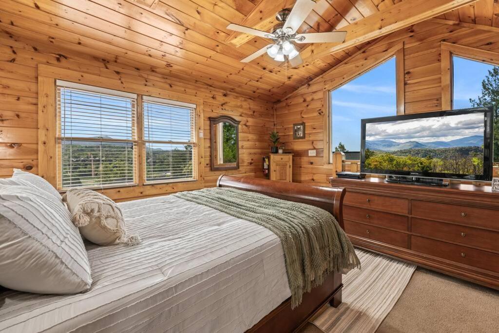 Cozy Cabin In The Smokies!!! Fully Furnished And Complete With Community Indoor And Outdoor Pools And Spas, Game And Fitness Rooms As Well As A Private Hot Tub Pigeon Forge Εξωτερικό φωτογραφία