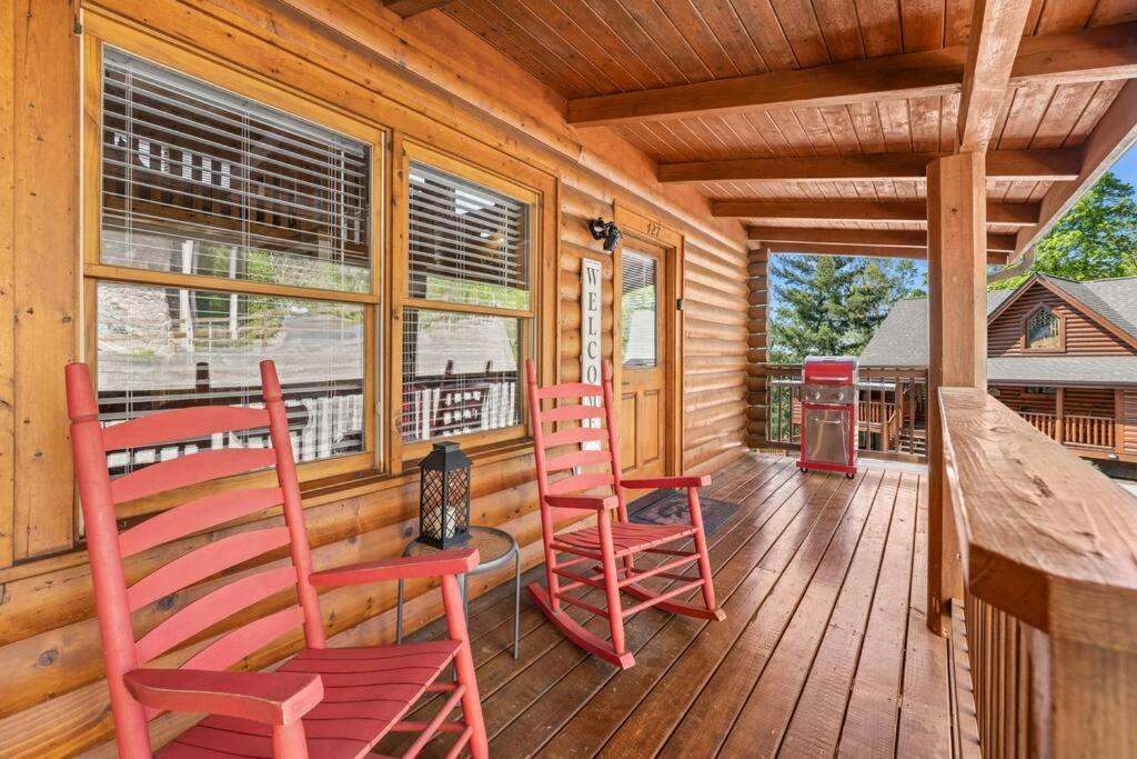 Cozy Cabin In The Smokies!!! Fully Furnished And Complete With Community Indoor And Outdoor Pools And Spas, Game And Fitness Rooms As Well As A Private Hot Tub Pigeon Forge Εξωτερικό φωτογραφία