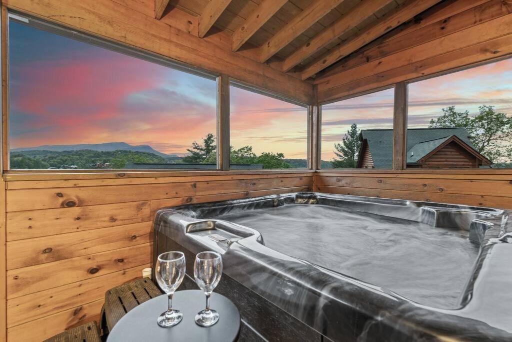 Cozy Cabin In The Smokies!!! Fully Furnished And Complete With Community Indoor And Outdoor Pools And Spas, Game And Fitness Rooms As Well As A Private Hot Tub Pigeon Forge Εξωτερικό φωτογραφία