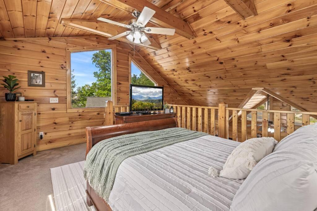 Cozy Cabin In The Smokies!!! Fully Furnished And Complete With Community Indoor And Outdoor Pools And Spas, Game And Fitness Rooms As Well As A Private Hot Tub Pigeon Forge Εξωτερικό φωτογραφία