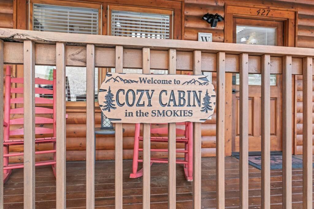 Cozy Cabin In The Smokies!!! Fully Furnished And Complete With Community Indoor And Outdoor Pools And Spas, Game And Fitness Rooms As Well As A Private Hot Tub Pigeon Forge Εξωτερικό φωτογραφία